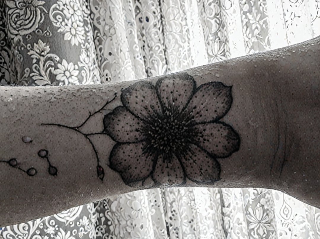 tatouage poignet dotwork